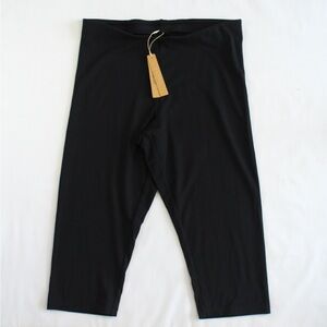 SKIMS Smooth Lounge Capri - M